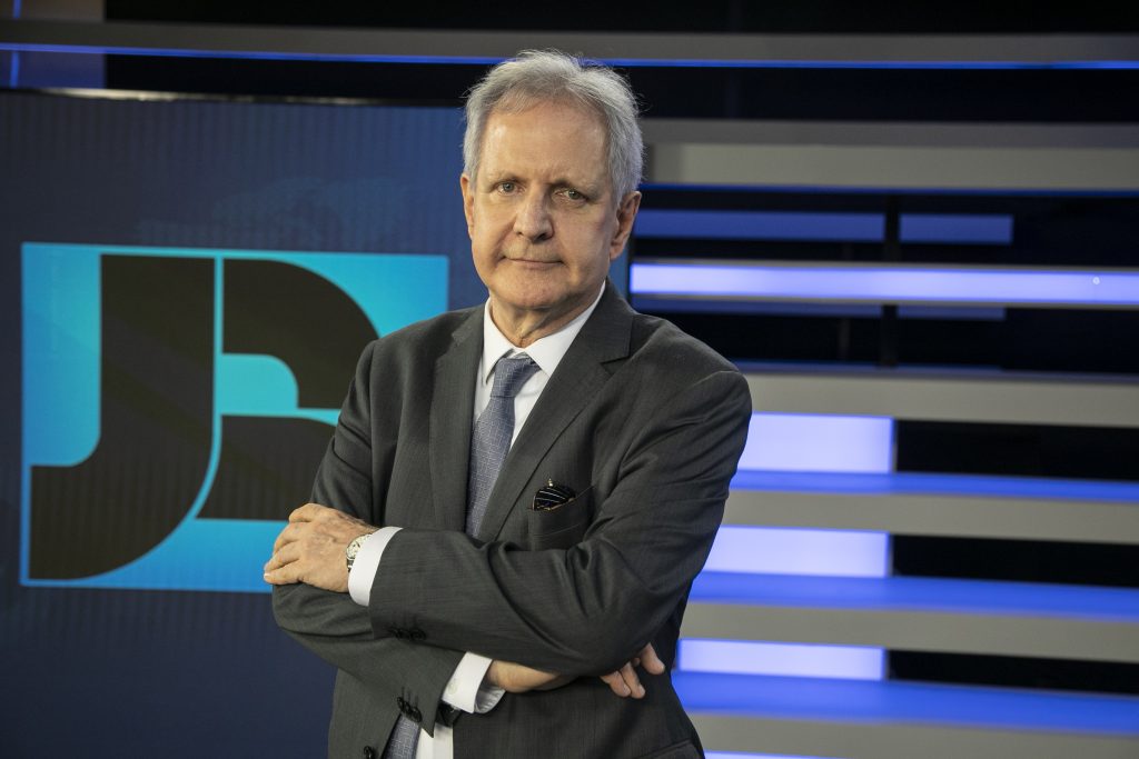 O jornalista permanece no comando da Direção de Conteúdo do R7.com e como comentarista do Jornal da Record.